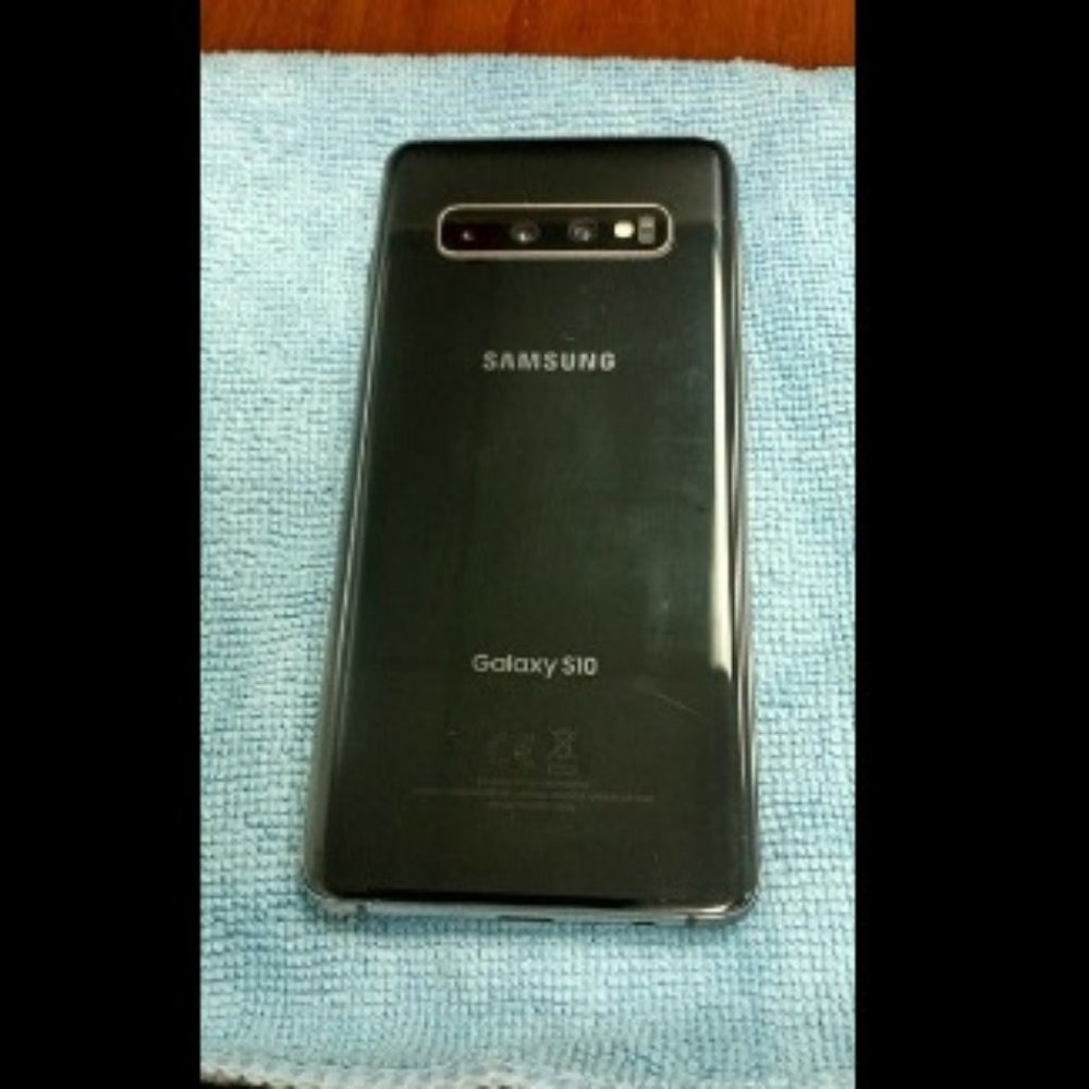 Samsung Galaxy S10 in Prism Black